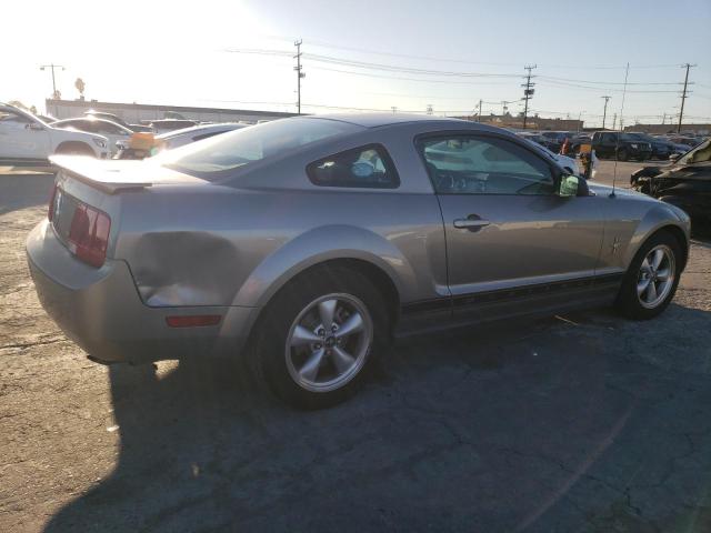 1ZVHT80N385157165 - 2008 FORD MUSTANG SILVER photo 3