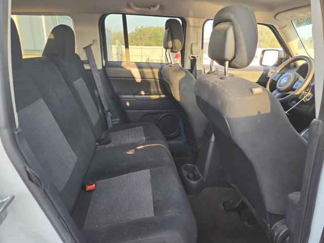 1C4NJPBA0GD670071 - 2016 JEEP PATRIOT SPORT WHITE photo 11