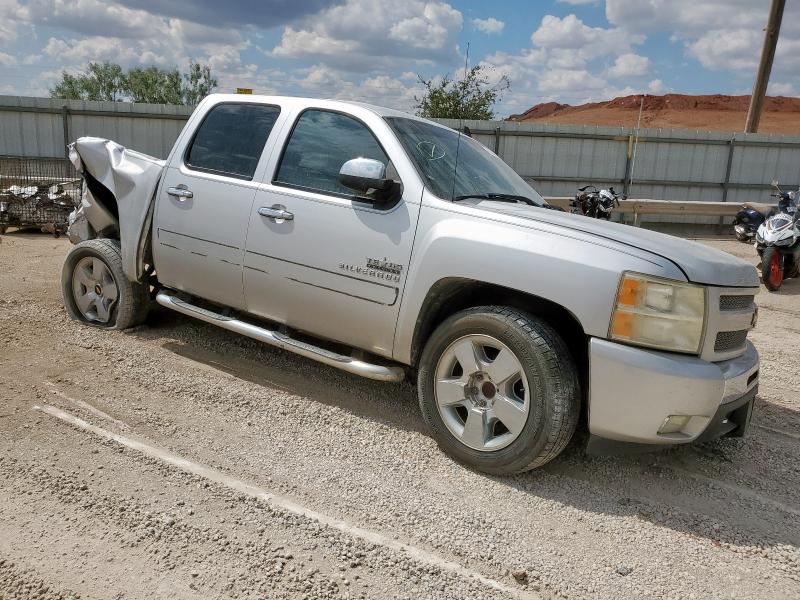 3GCPCSE07BG403854 - 2011 CHEVROLET SILVERADO C1500 LT GRAY photo 4