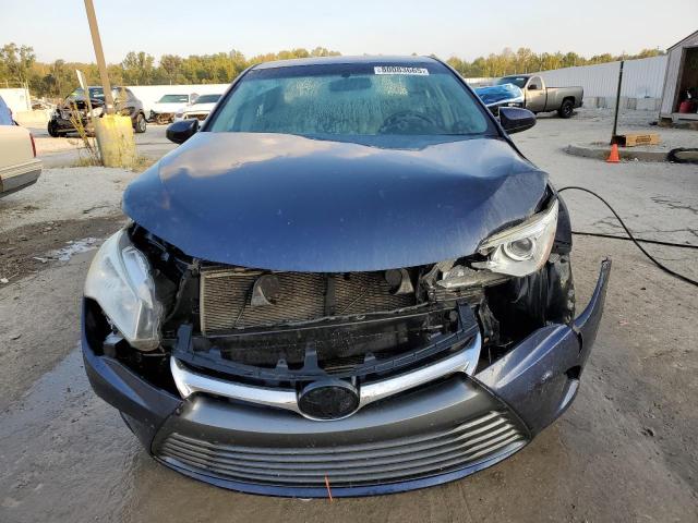 4T1BF1FK7FU888135 - 2015 TOYOTA CAMRY LE BLUE photo 5