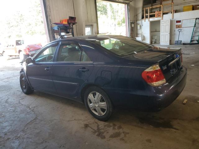 4T1BE32KX5U423805 - 2005 TOYOTA CAMRY LE Bleu photo 2