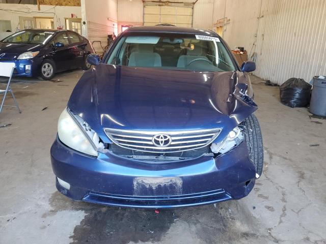 4T1BE32KX5U423805 - 2005 TOYOTA CAMRY LE Bleu photo 5