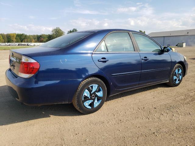 4T1BE32K45U035582 - 2005 TOYOTA CAMRY LE ლურჯი ფოტო 3