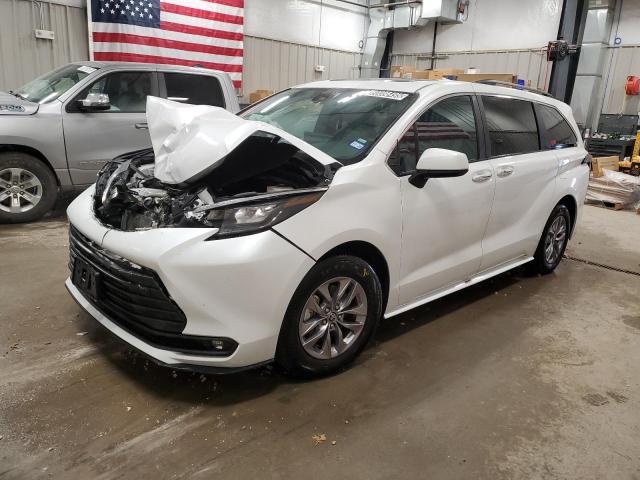 2025 TOYOTA SIENNA XLE, 