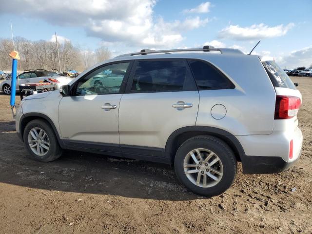 5XYKTDA62FG636240 - 2015 KIA SORENTO LX SILVER photo 2