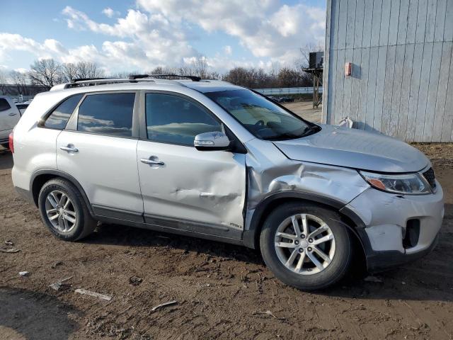 5XYKTDA62FG636240 - 2015 KIA SORENTO LX SILVER photo 4