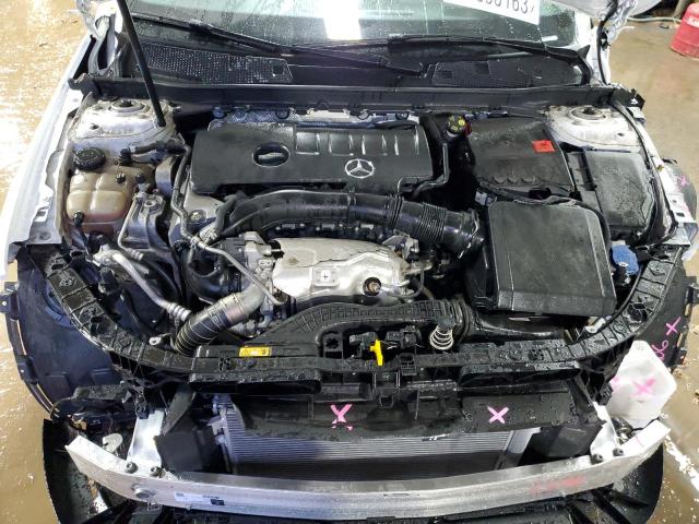 WDD3G4FB3KW000640 - 2019 MERCEDES-BENZ A 220 4MATIC WHITE photo 11