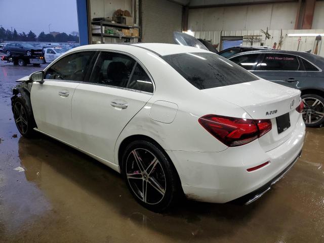 WDD3G4FB3KW000640 - 2019 MERCEDES-BENZ A 220 4MATIC WHITE photo 2