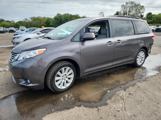 2013 TOYOTA SIENNA XLE, 