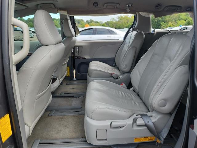 5TDDK3DC2DS063959 - 2013 TOYOTA SIENNA XLE 灰色 照片 11