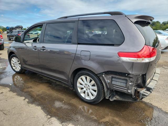 5TDDK3DC2DS063959 - 2013 TOYOTA SIENNA XLE 灰色 照片 2