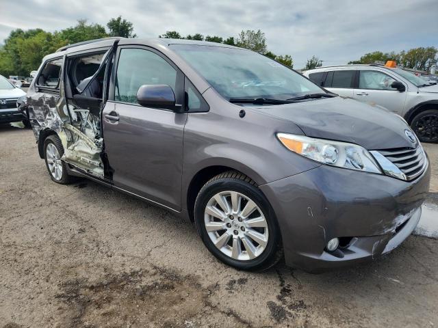5TDDK3DC2DS063959 - 2013 TOYOTA SIENNA XLE 灰色 照片 4