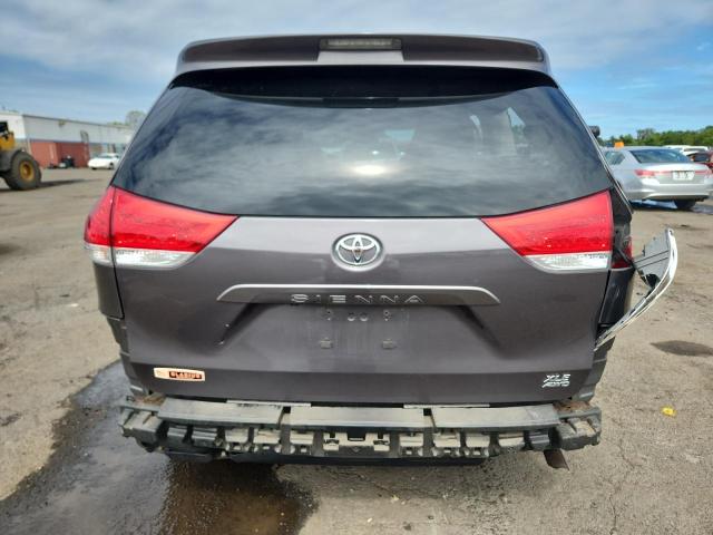 5TDDK3DC2DS063959 - 2013 TOYOTA SIENNA XLE 灰色 照片 6