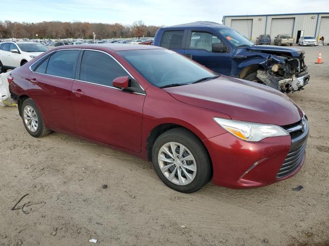 4T1BF1FK6HU790961 - 2017 TOYOTA CAMRY LE RED photo 4