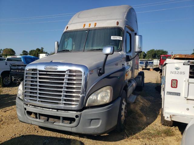 1FUJGLCK39LAE8576 - 2009 FREIGHTLINER CASCADIA 1 SILVER photo 2