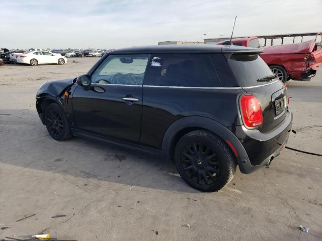 WMWXP5C51J2G61329 - 2018 MINI COOPER BLACK photo 2