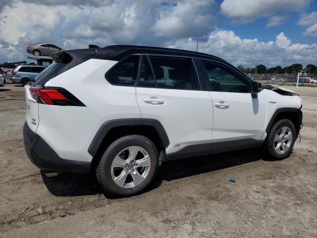 2T3RWRFVXLW081053 - 2020 TOYOTA RAV4 XLE WHITE photo 3