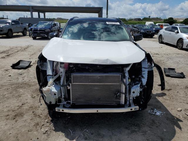 2T3RWRFVXLW081053 - 2020 TOYOTA RAV4 XLE WHITE photo 5