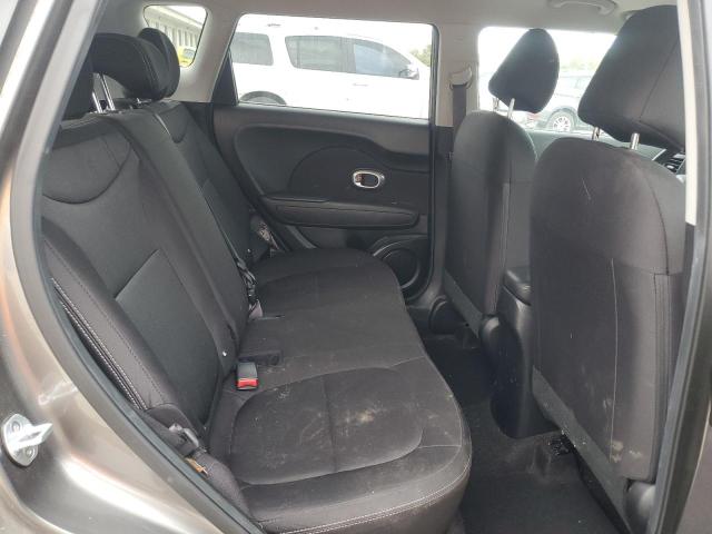 KNDJN2A2XJ7604911 - 2018 KIA SOUL 灰色 照片 10