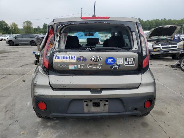 KNDJN2A2XJ7604911 - 2018 KIA SOUL 灰色 照片 6