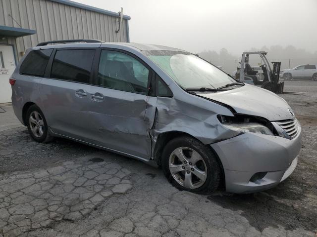 5TDKK3DCXGS724245 - 2016 TOYOTA SIENNA LE 银色 照片 4