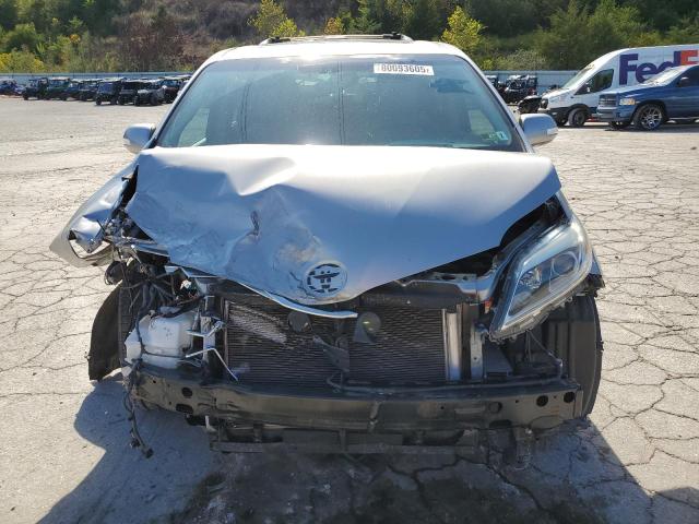 5TDYK3DC7FS672128 - 2015 TOYOTA SIENNA XLE 银色 照片 5