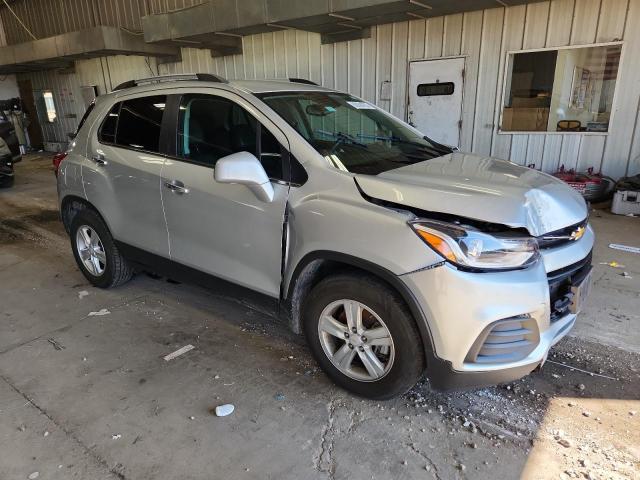 KL7CJLSB0JB549727 - 2018 CHEVROLET TRAX 1LT Gümüş foto 4