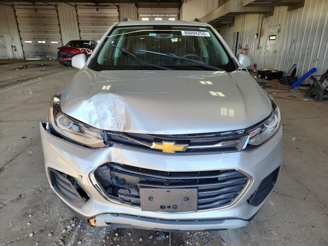 KL7CJLSB0JB549727 - 2018 CHEVROLET TRAX 1LT Gümüş foto 5