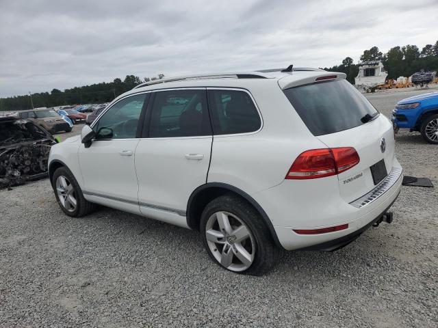 WVGEF9BP6ED009719 - 2014 VOLKSWAGEN TOUAREG V6 WHITE photo 2