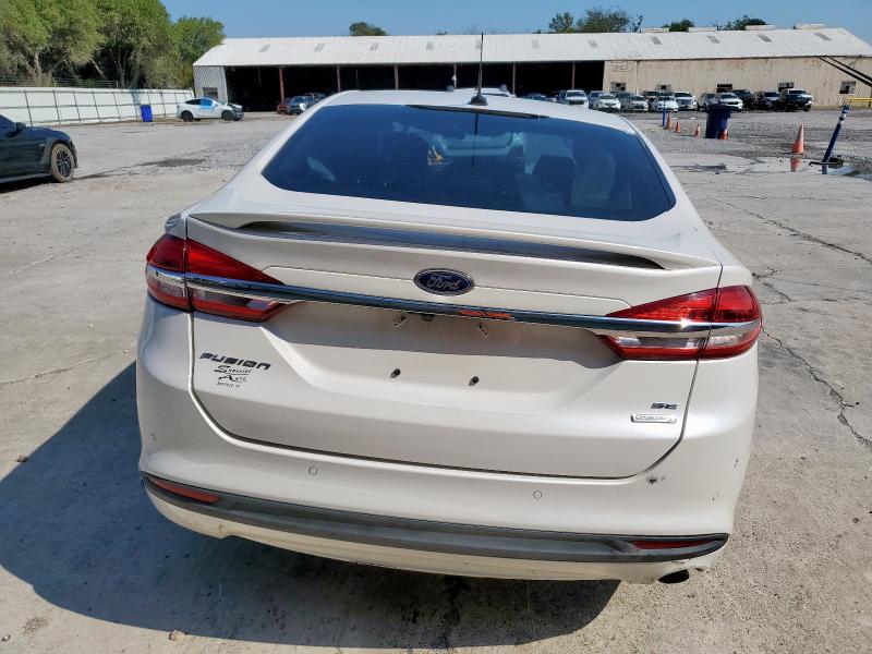 3FA6P0HD1JR231946 - 2018 FORD FUSION SE Biały zdjęcie 6