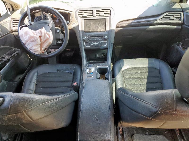 3FA6P0HD1JR231946 - 2018 FORD FUSION SE Biały zdjęcie 8