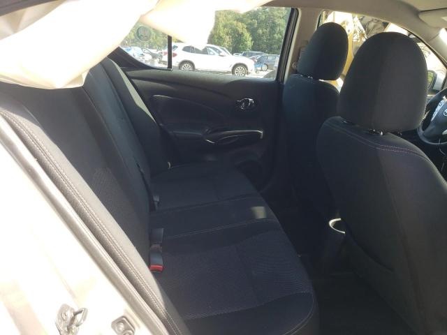 3N1CN7AP5JL833304 - 2018 NISSAN VERSA S SILVER photo 10