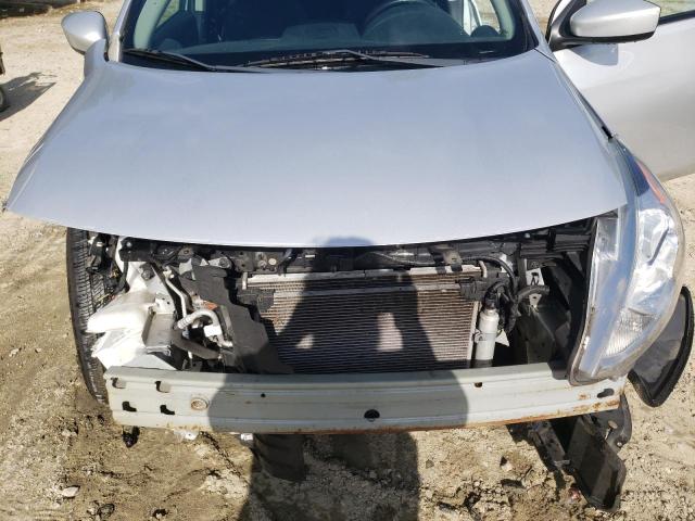 3N1CN7AP5JL833304 - 2018 NISSAN VERSA S SILVER photo 11