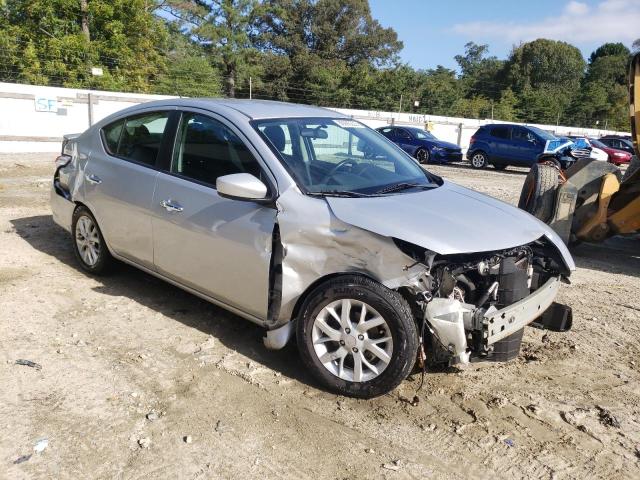 3N1CN7AP5JL833304 - 2018 NISSAN VERSA S SILVER photo 4