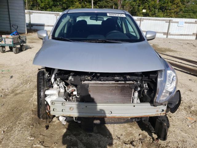3N1CN7AP5JL833304 - 2018 NISSAN VERSA S SILVER photo 5