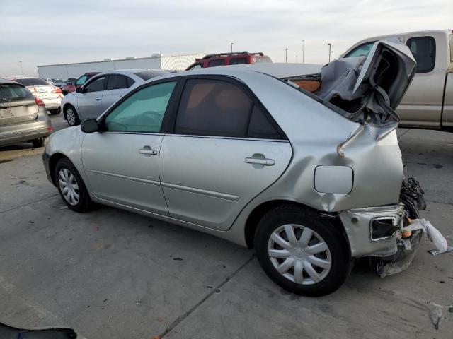 JTDBE32K353027869 - 2005 TOYOTA CAMRY LE SILVER photo 2