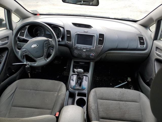 3KPFL4A7XJE199586 - 2018 KIA FORTE LX SILVER photo 8