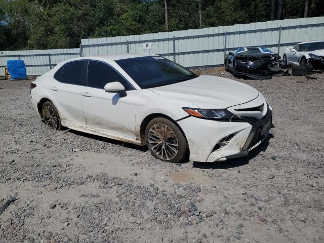 JTNB11HK8J3071458 - 2018 TOYOTA CAMRY L WHITE photo 4