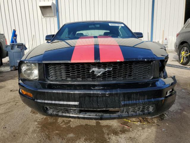 1ZVFT84N355260406 - 2005 FORD MUSTANG BLACK photo 5