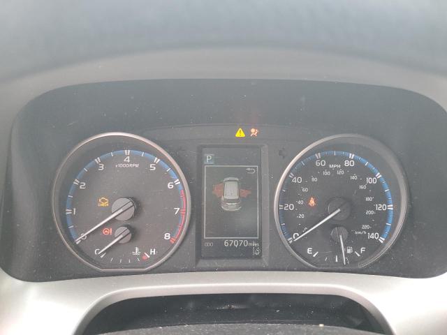 2T3ZFREV7HW333804 - 2017 TOYOTA RAV4 LE Argent photo 9