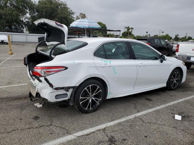 4T1B11HKXJU118726 - 2018 TOYOTA CAMRY L WHITE photo 3