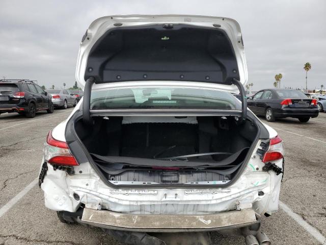 4T1B11HKXJU118726 - 2018 TOYOTA CAMRY L WHITE photo 6