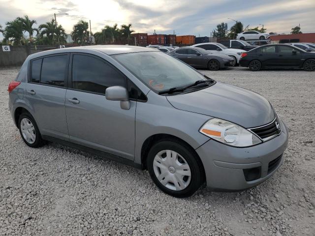 3N1BC1CP1BL392591 - 2011 NISSAN VERSA S SILVER photo 4