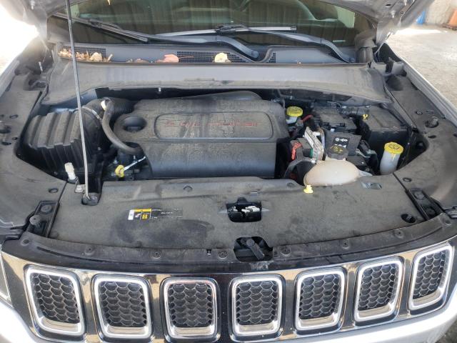 3C4NJCBBXJT344345 - 2018 JEEP COMPASS LATITUDE SILVER photo 11