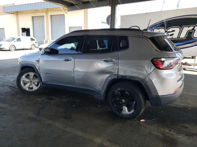 3C4NJCBBXJT344345 - 2018 JEEP COMPASS LATITUDE SILVER photo 2