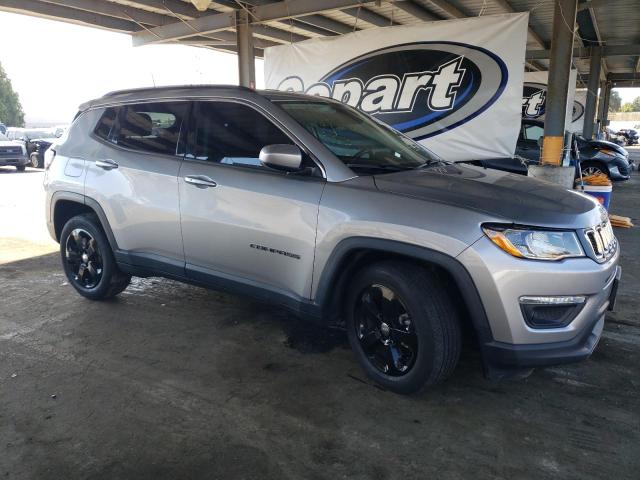 3C4NJCBBXJT344345 - 2018 JEEP COMPASS LATITUDE SILVER photo 4