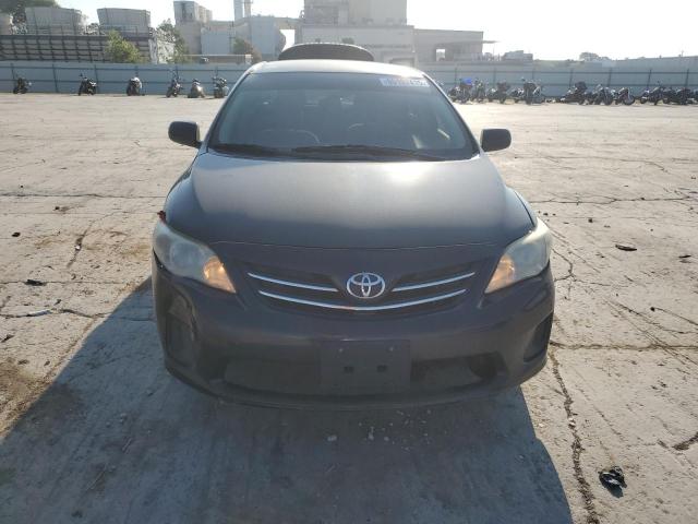 5YFBU4EE6DP090985 - 2013 TOYOTA COROLLA BASE Schwarz Foto 5