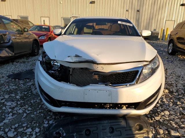 KNAGM4A70D5317577 - 2013 KIA OPTIMA LX WHITE photo 5