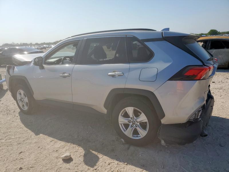 2T3W1RFV8LC035899 - 2020 TOYOTA RAV4 XLE SILVER photo 2
