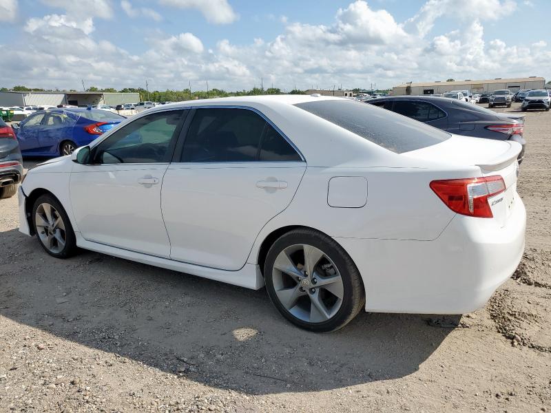 4T1BK1FKXCU511371 - 2012 TOYOTA CAMRY SE WHITE photo 2